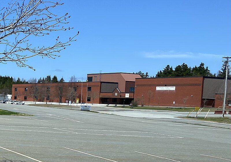 File:Quispamsis Middle School.jpg