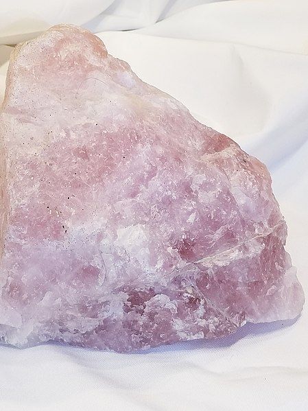 File:Raw rose quartz.jpg