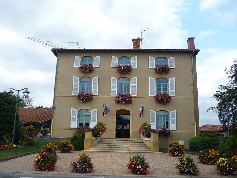 File:Saint-Loup - Mairie.JPG