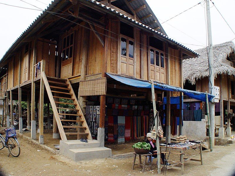 File:Stick-house-contstruction,-Mai-Chau,-Vietnam.jpg