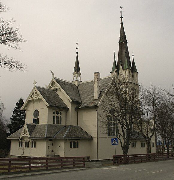 File:Strinda kyrkje.jpg