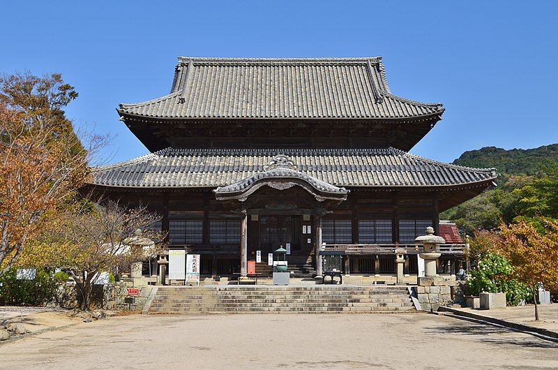 File:Suo Kokubunji, kondou.jpg