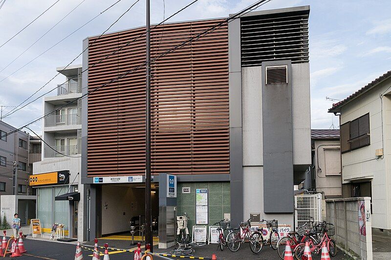 File:Tokyo-Metro-Zoshigaya-Station-00.jpg