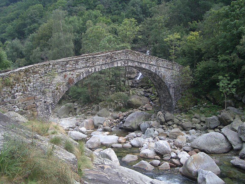 File:Traversella Ponte Chiara.JPG