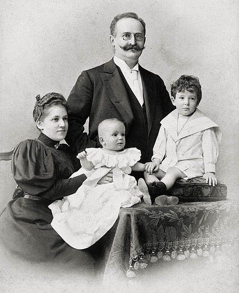 File:Walter Benjamin family1896.jpg