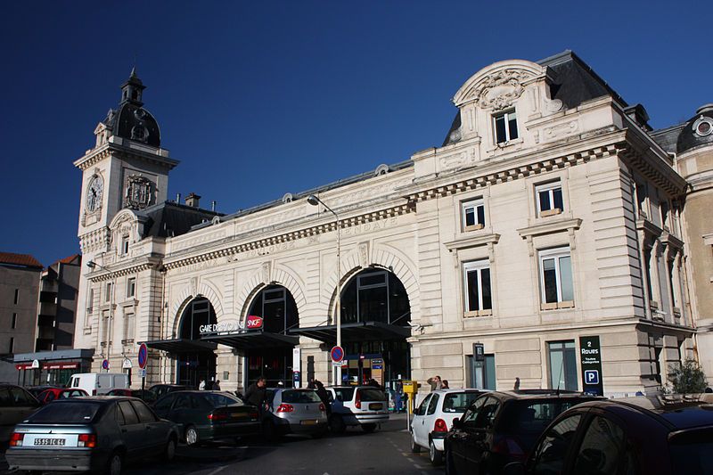 File:Bayonne-La Gare.jpg