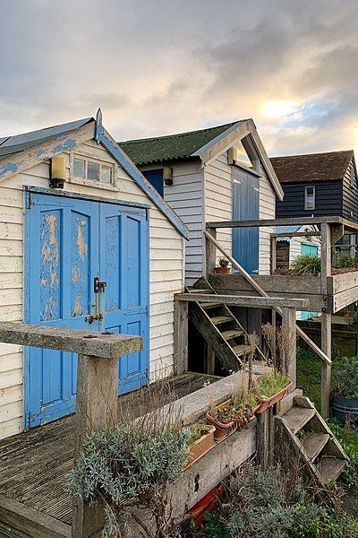 File:Beach Huts, Whitstable.jpg