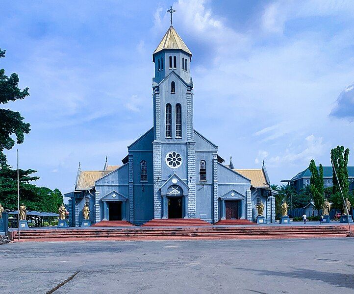 File:Cathedral Basilica Onitsha.jpg