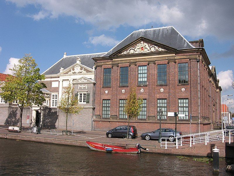 File:De Lakenhal Leiden.jpg