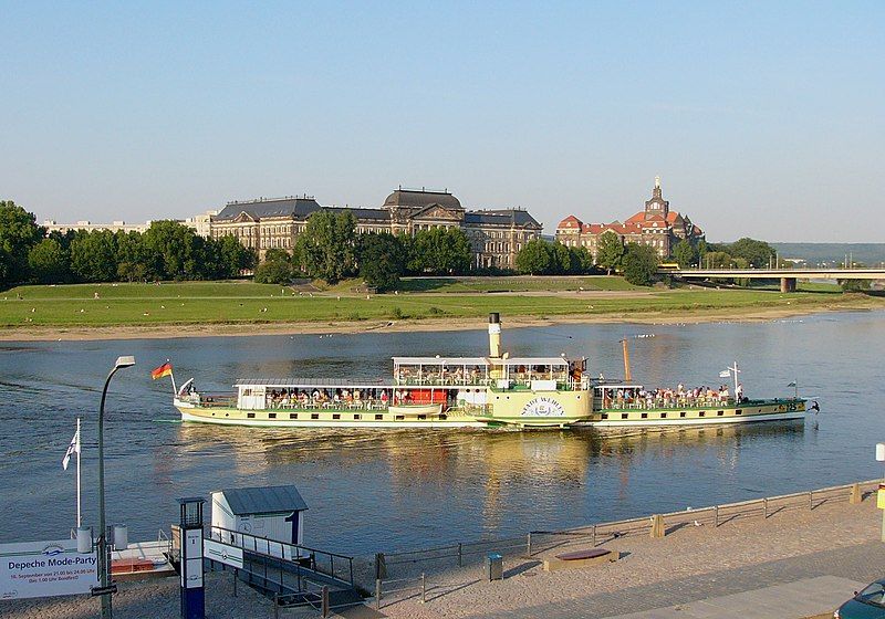 File:Dresden-Elbe04.jpg