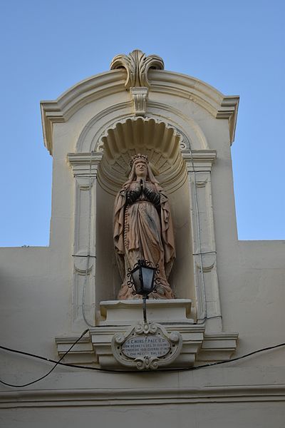 File:Dull Madonna statue.jpg