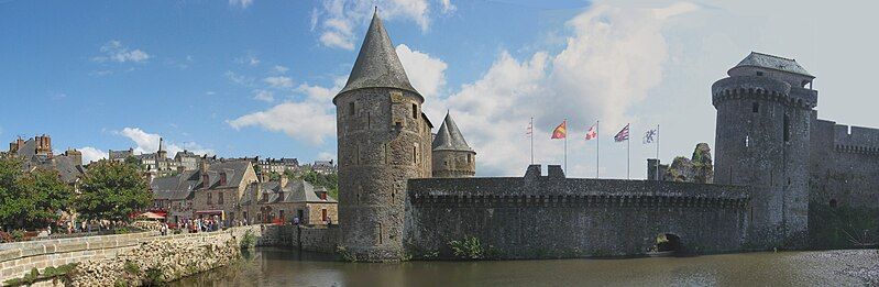 File:Fougères panorama.jpg