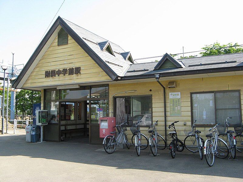 File:Fuzokuchugaku-mae stn.jpg