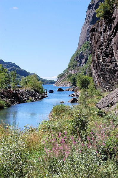 File:Helleren Jøssingfjord.jpg