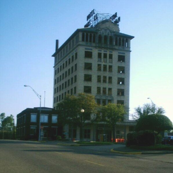 File:Hotel Marshall-renovation.JPG