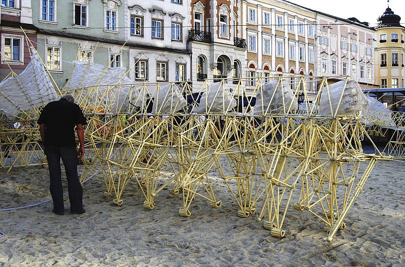 File:Jansen-Strandbeest crop.jpg