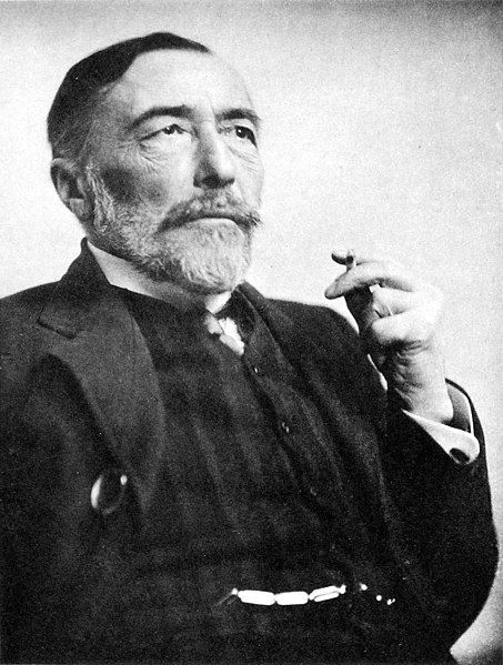 File:Joseph Conrad 1916.jpg