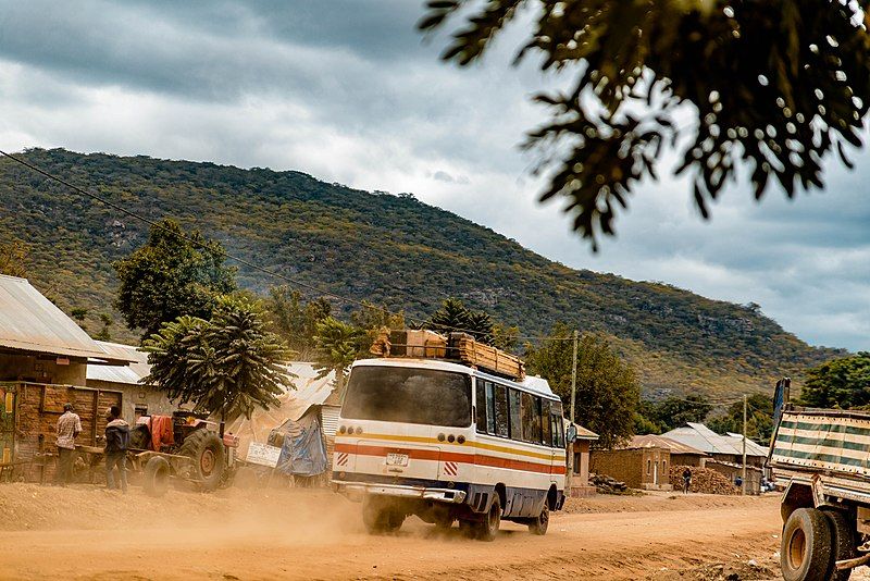 File:Kondoa dusty road.jpg