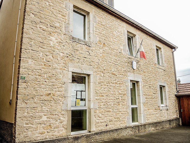 File:Mairie de Rahon.jpg