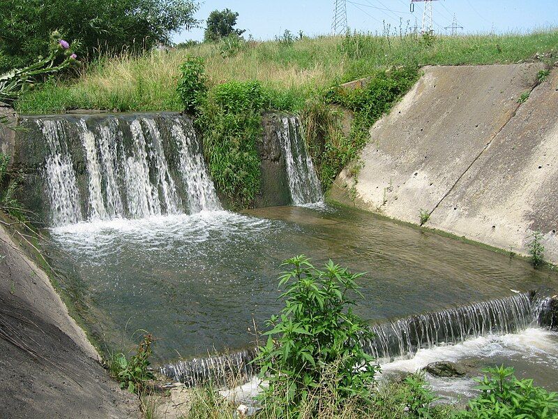 File:Mitocu River2.jpg