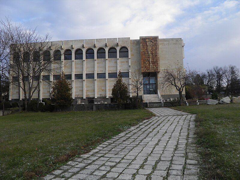 File:Museum in Pavlikeni,Bulgaria.jpg