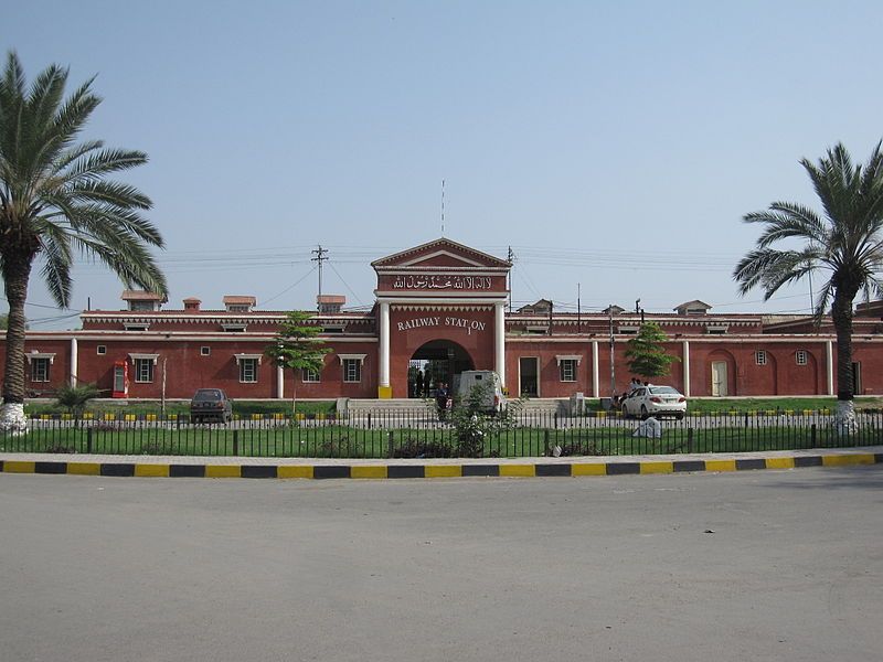 File:Railway station (Faisalabad).JPG