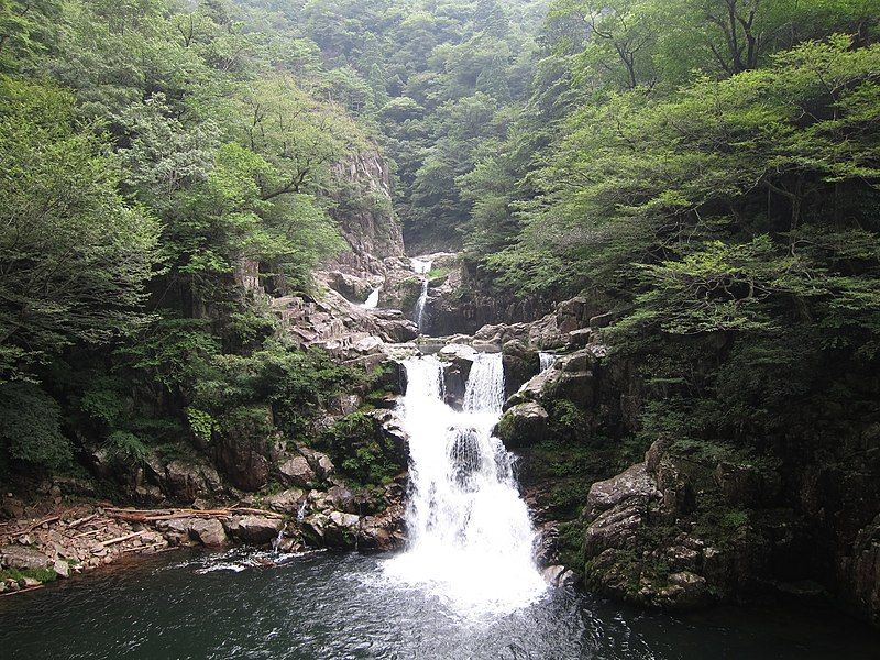 File:Sandan Falls (15231790506).jpg