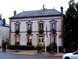 The town hall in Saint-Valérien