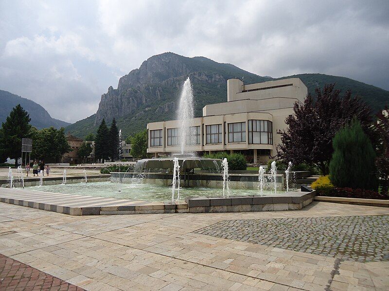 File:Teatur vratsa.jpg