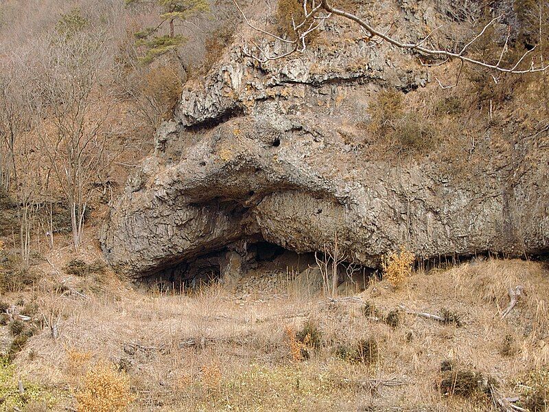 File:Tobayama Cave.jpg