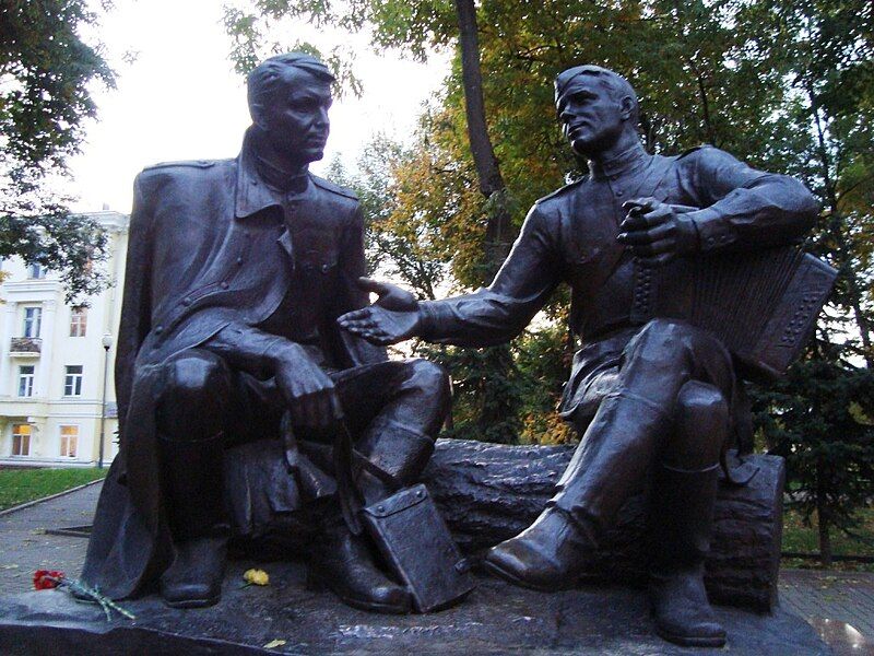 File:Tvardovsky Monument Smolensk.JPG