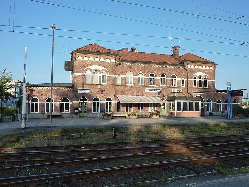 File:Värnamo station.JPG