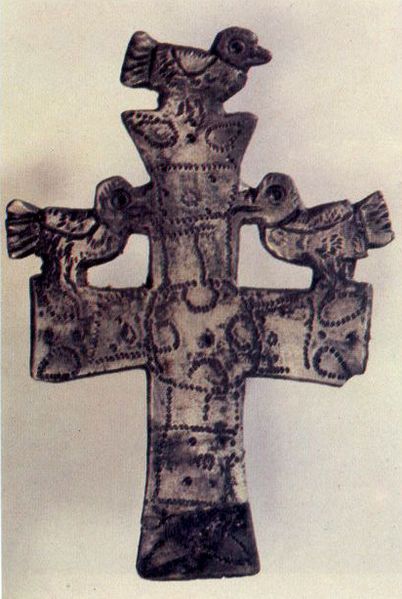 File:7th century fibula.jpg