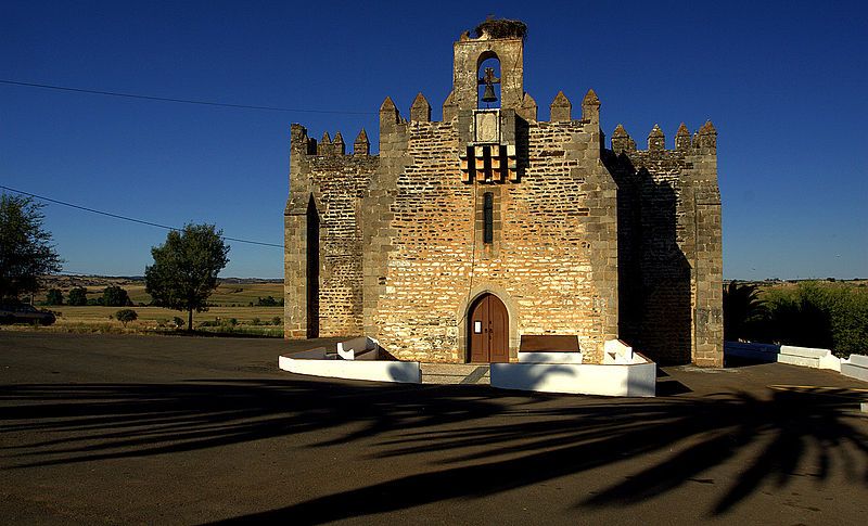 File:Capela - Castelo.jpg