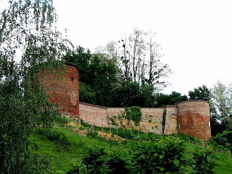 File:Chatillon Ancien Chateau.jpg