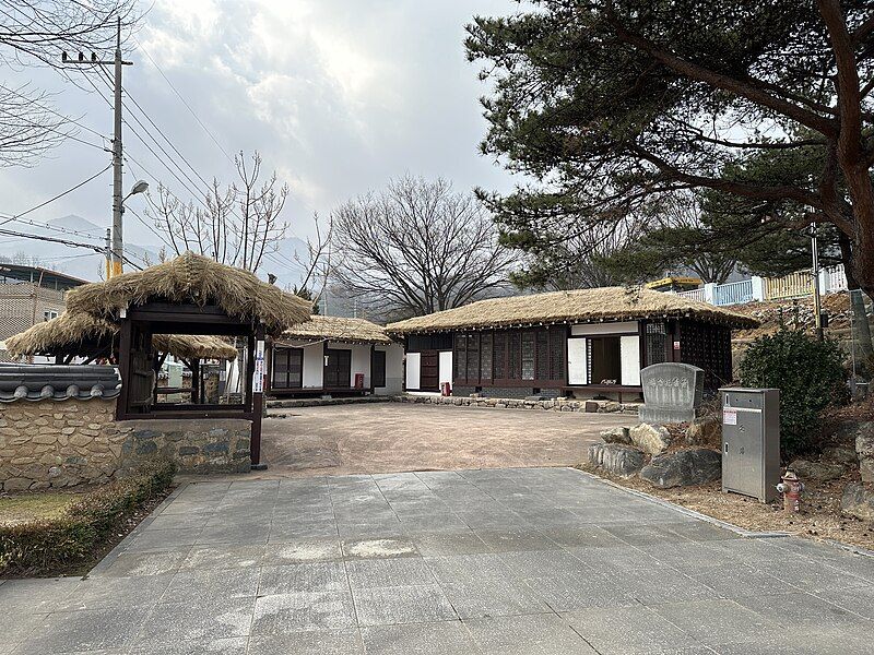 File:Cheongungak.jpg