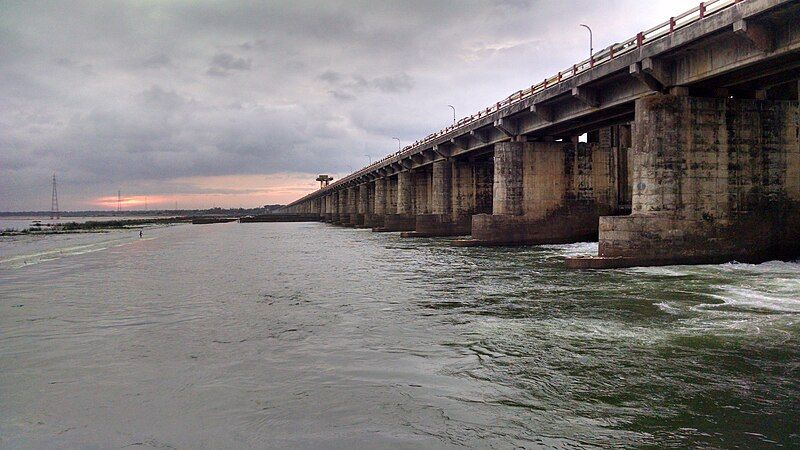 File:Dowleswaram Barrage.jpg