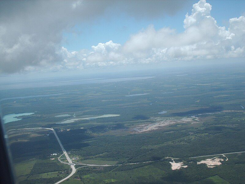 File:Entronque carretero Chetumal-Bacalar.JPG