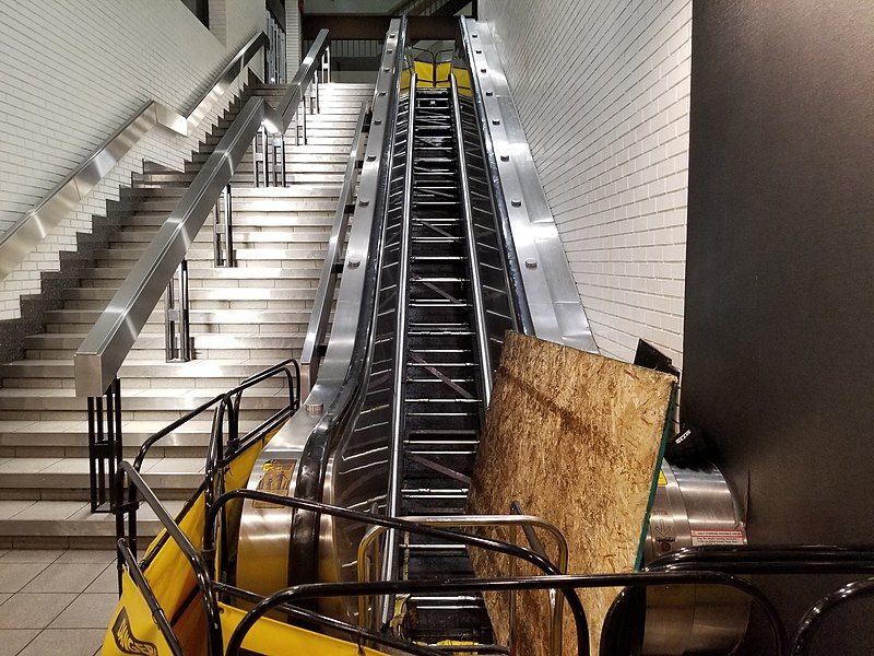 File:EscalatorWithoutSteps.jpg