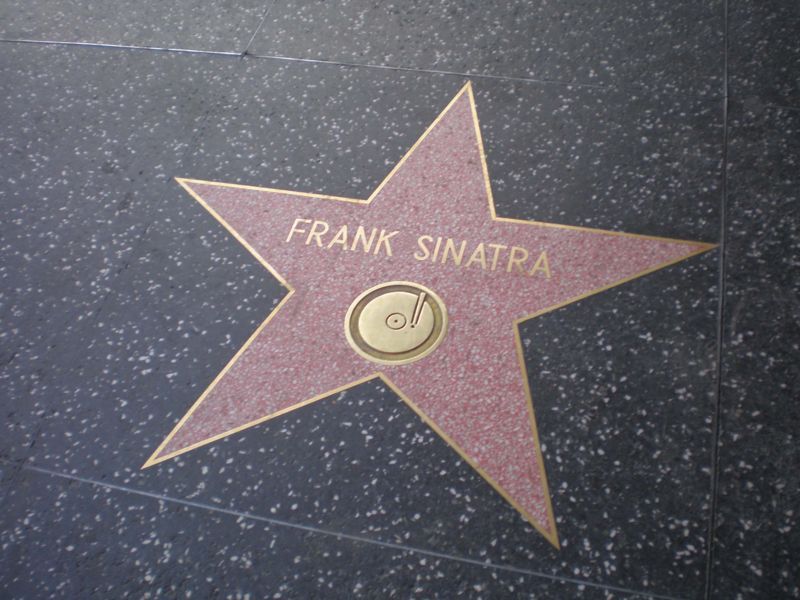 File:Franksinatrawalkoffame.jpg