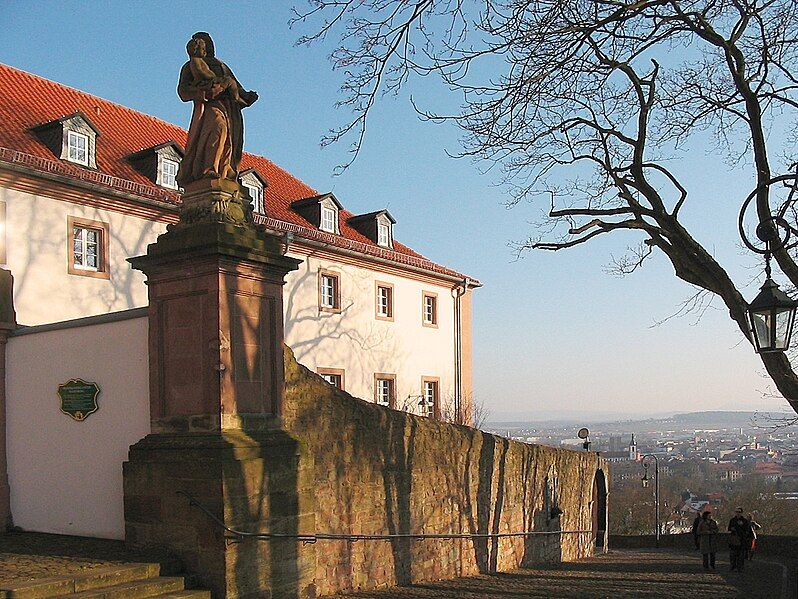 File:Frauenberg Fulda Gästehaus.JPG