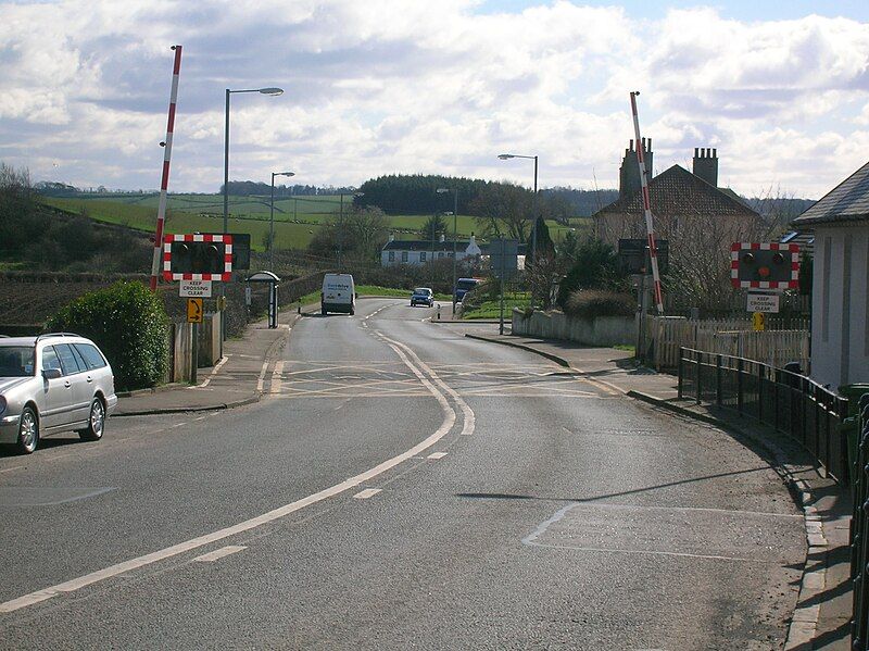 File:Gateheadlevelcrossing2.JPG