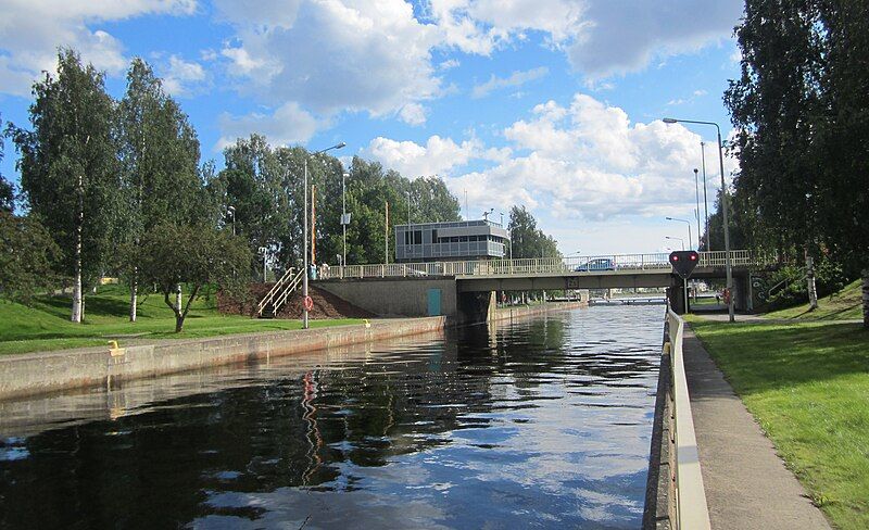 File:Joensuu Canal 1.jpg