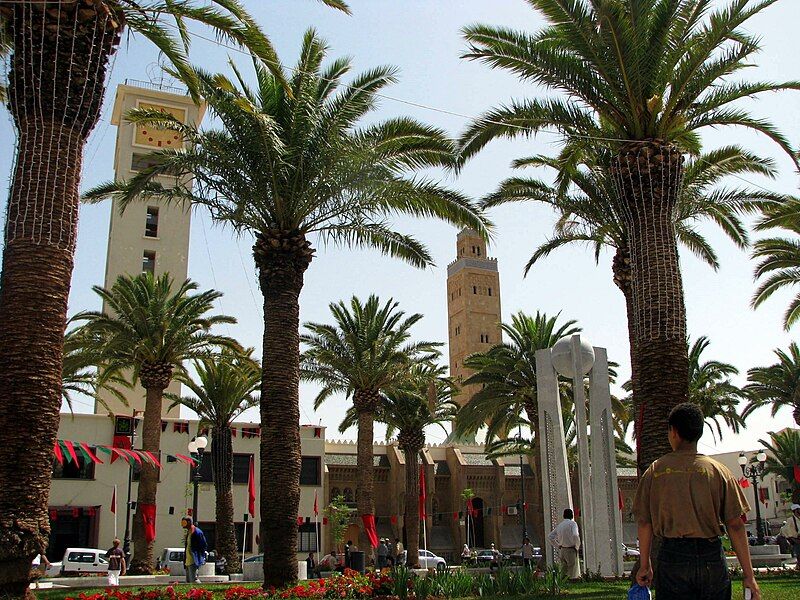 File:Oujda.mosque et mairie.jpg