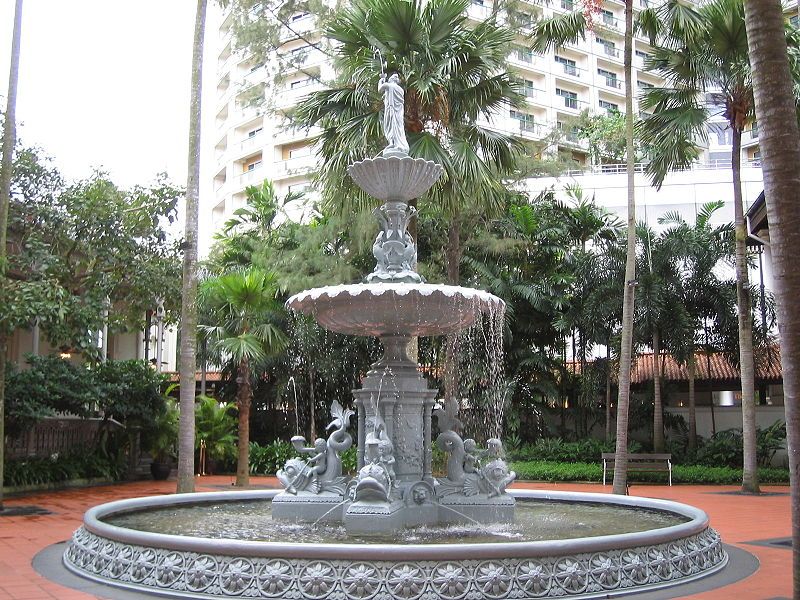 File:Raffleshotelfountain.JPG