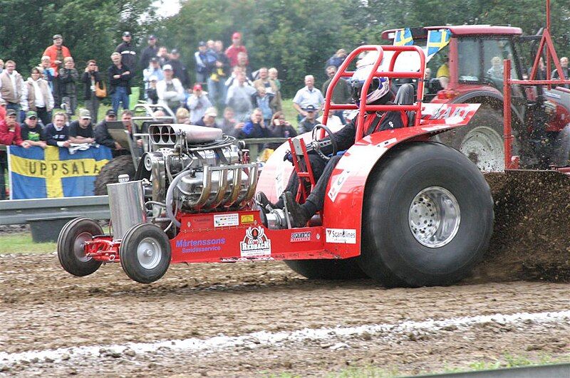 File:RedMinirodTractorPull.jpg