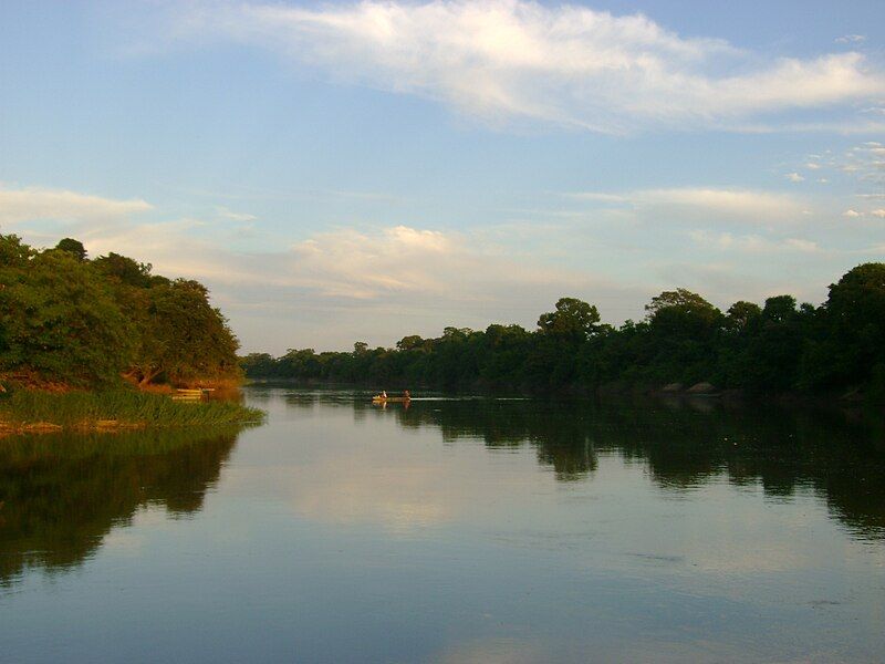 File:Rio Urucuia1.jpg