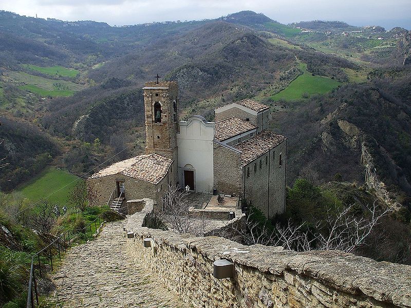 File:Roccascalegna.jpg