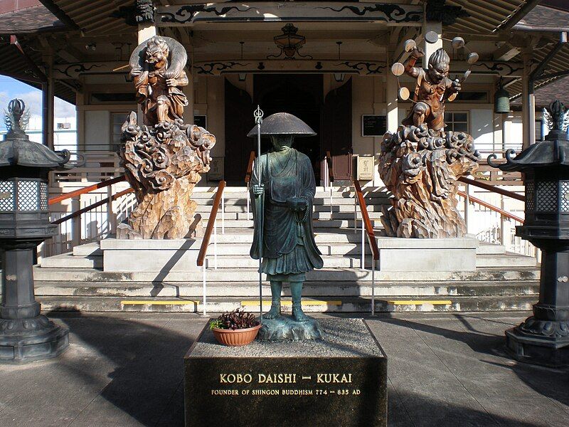 File:Shingon-Mission-Honolulu-statuary.JPG