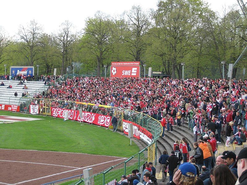 File:Steigerwaldstadion-Block 3.JPG